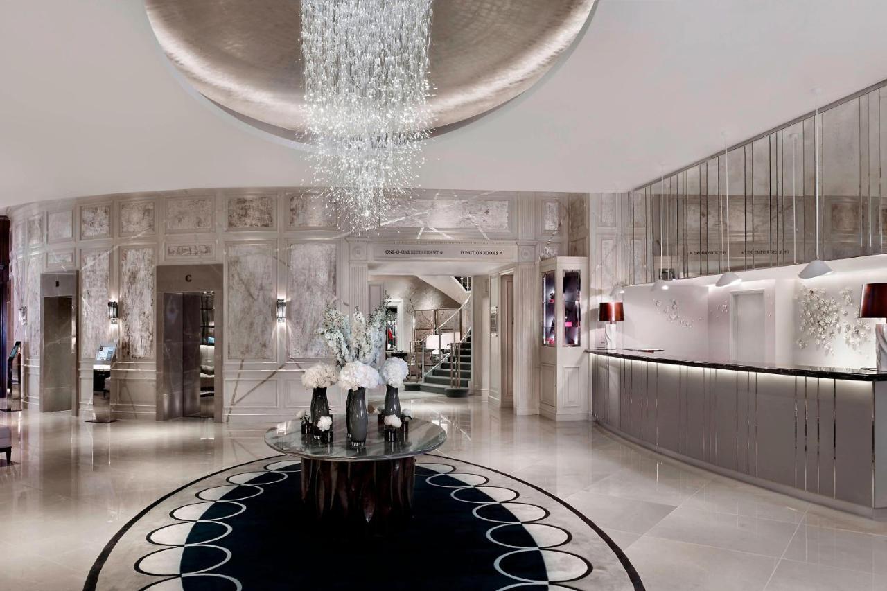 The Park Tower Knightsbridge, A Luxury Collection Hotel, Лондон Экстерьер фото The lobby of the hotel