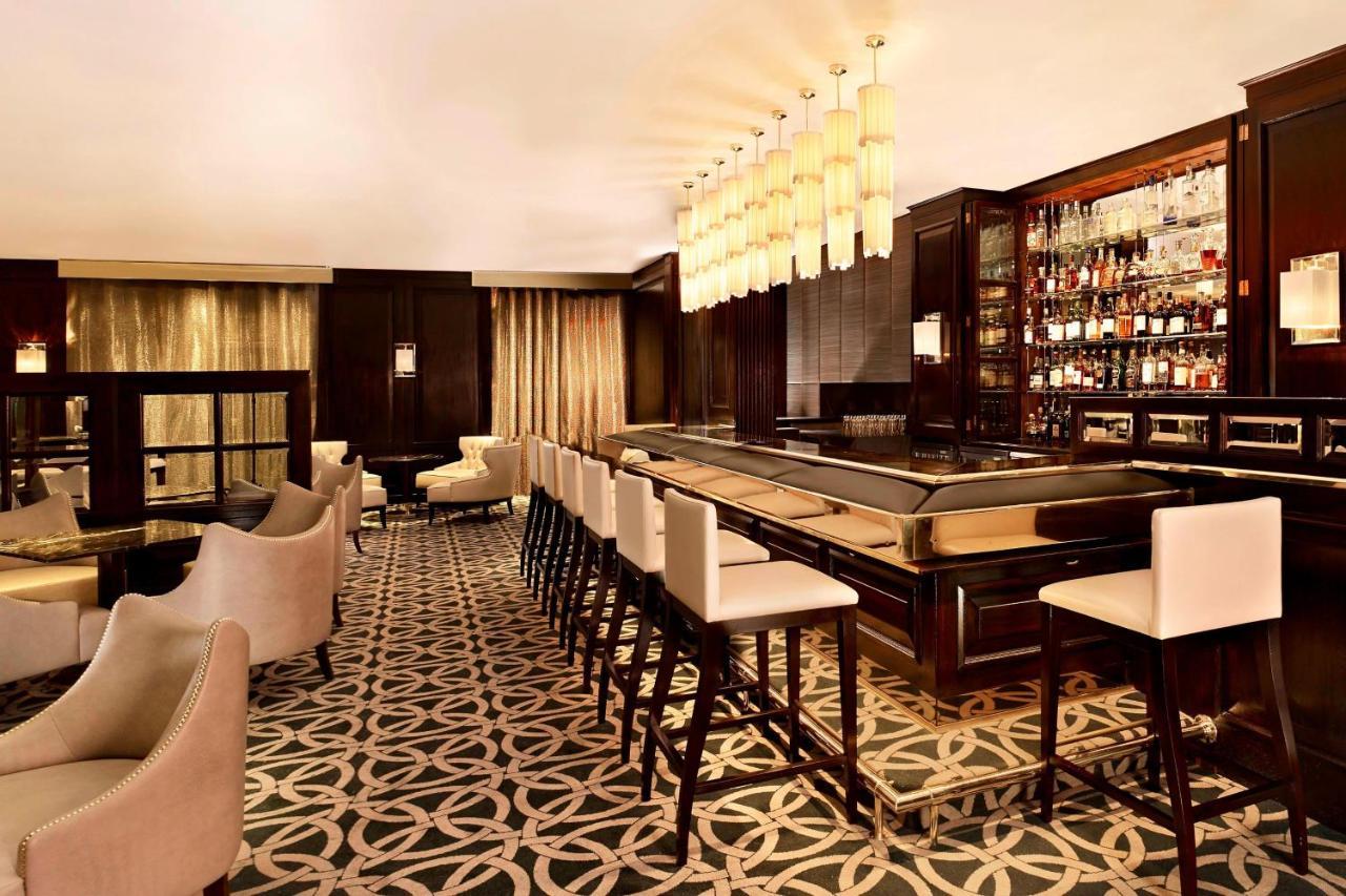 The Park Tower Knightsbridge, A Luxury Collection Hotel, Лондон Экстерьер фото The bar at the Concourse