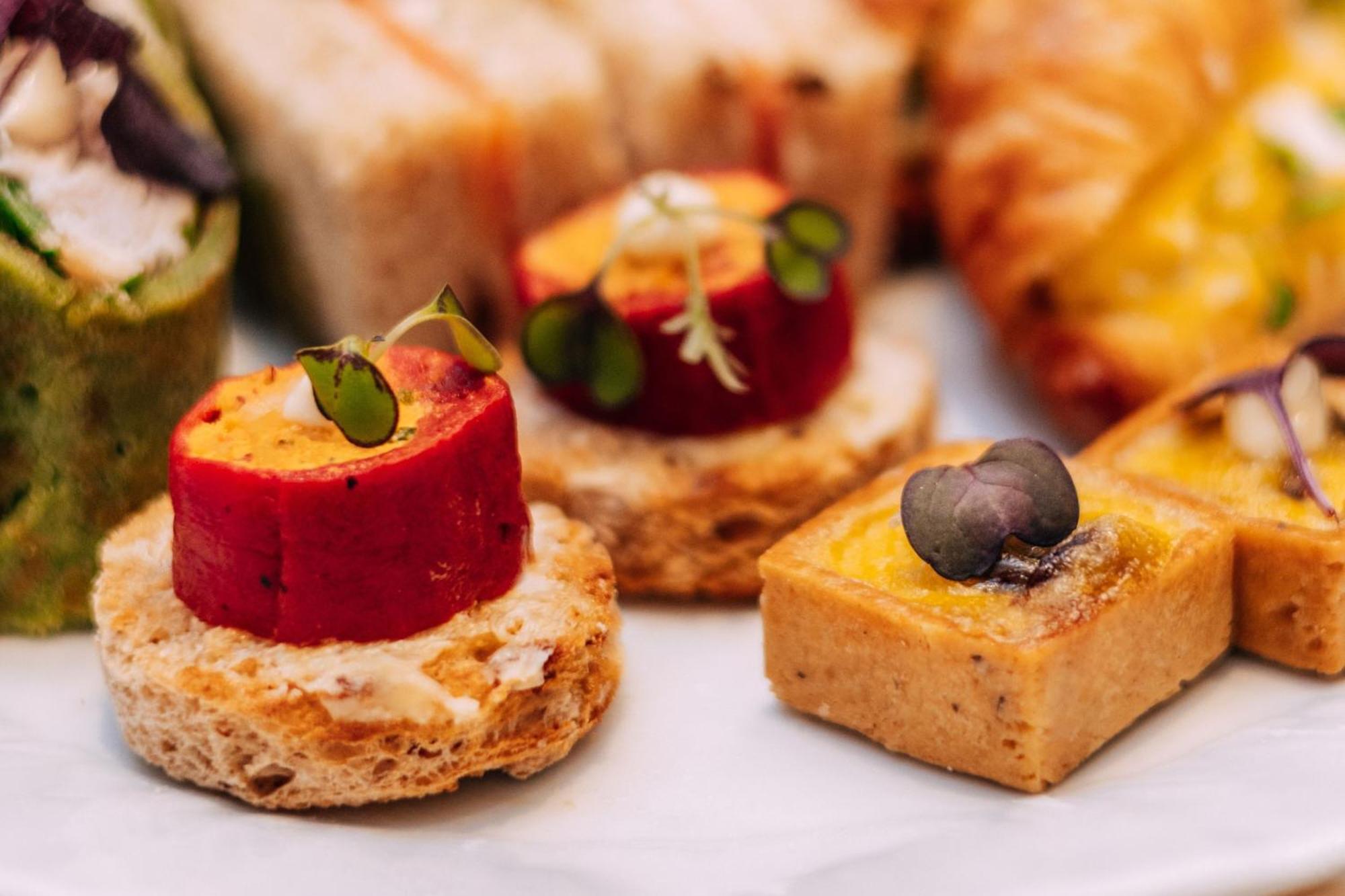 The Park Tower Knightsbridge, A Luxury Collection Hotel, Лондон Экстерьер фото Canapés