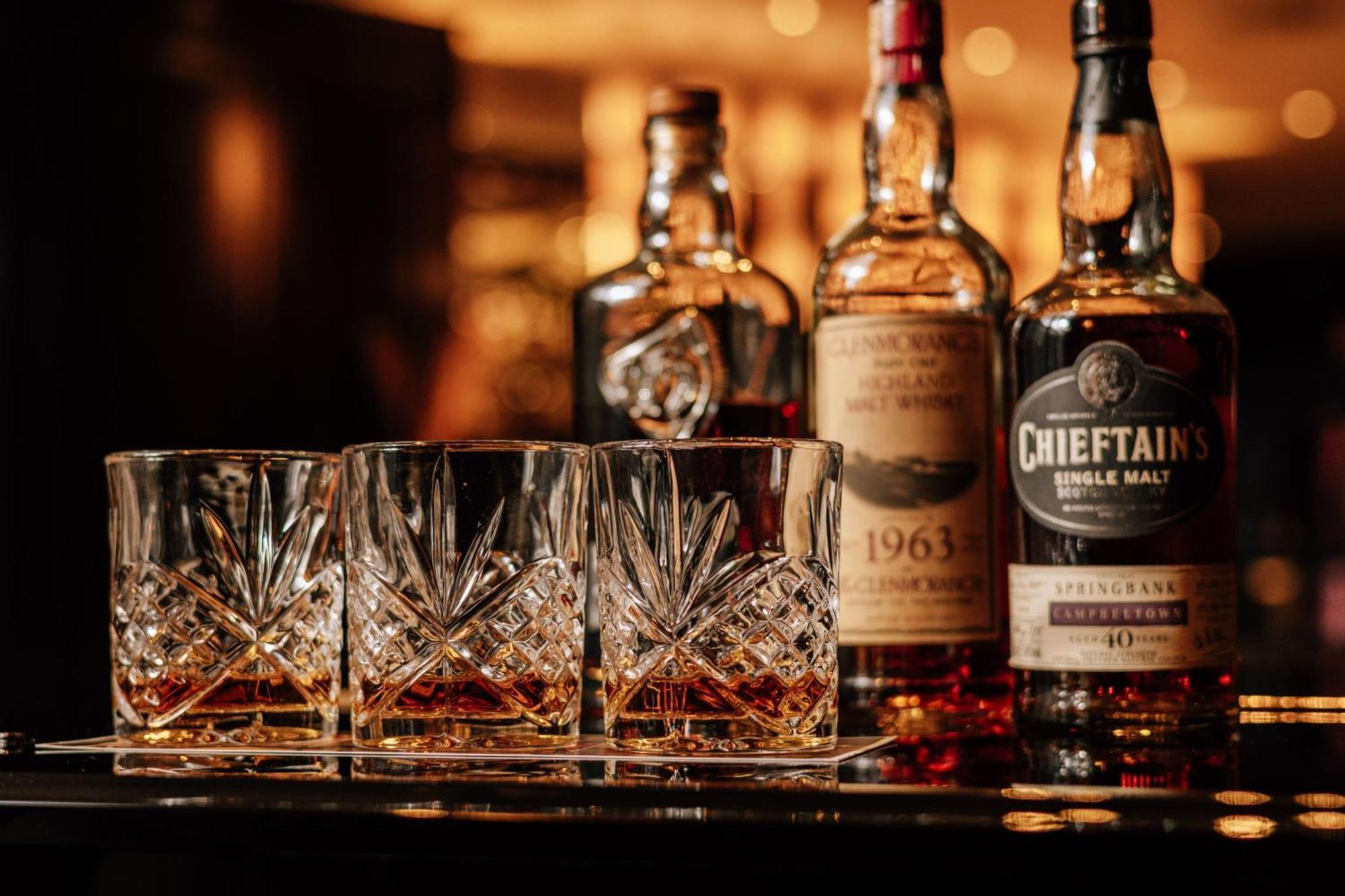 The Park Tower Knightsbridge, A Luxury Collection Hotel, Лондон Экстерьер фото Single malt Scotch whisky