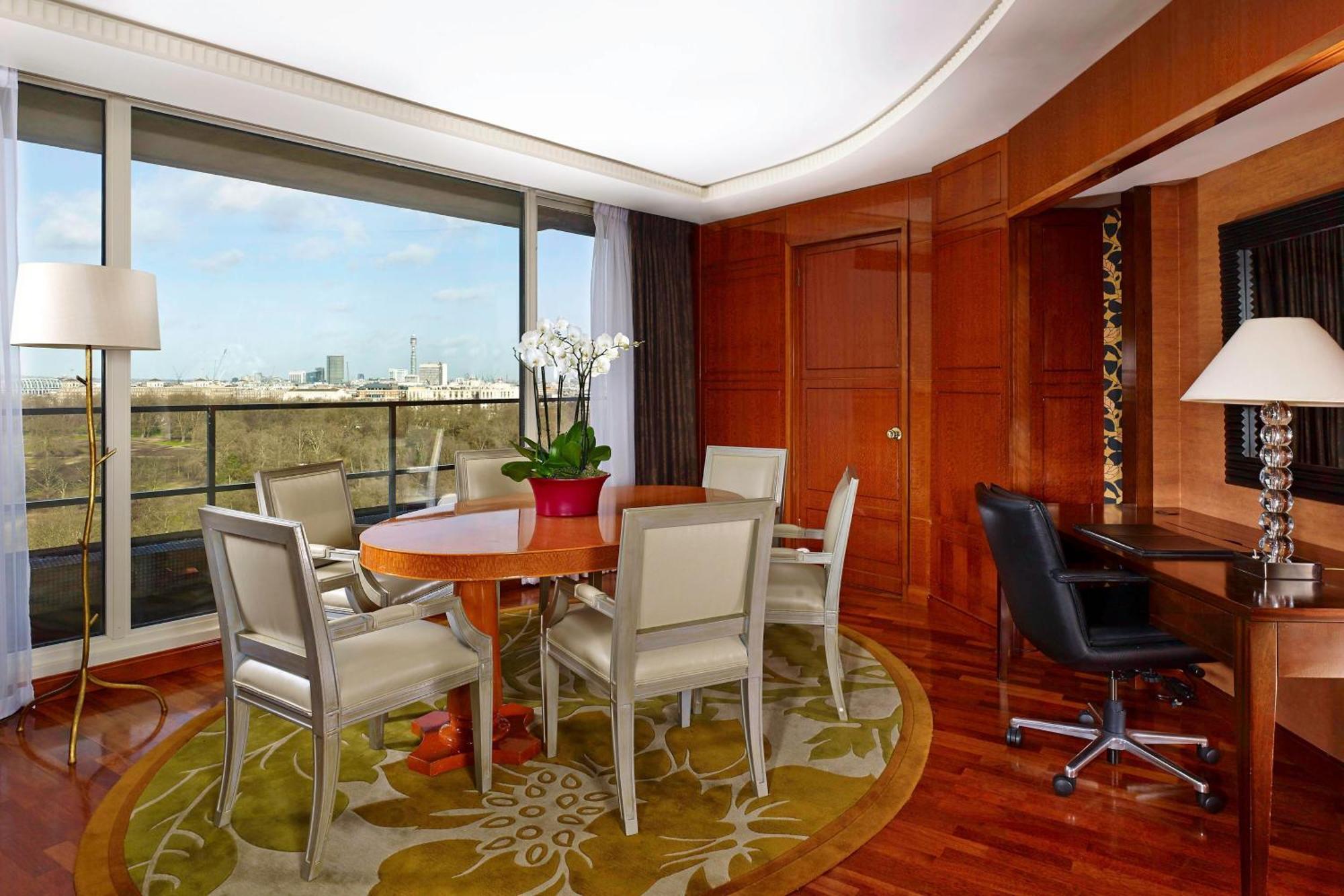 The Park Tower Knightsbridge, A Luxury Collection Hotel, Лондон Экстерьер фото A suite at the Four Seasons Hotel, Madrid