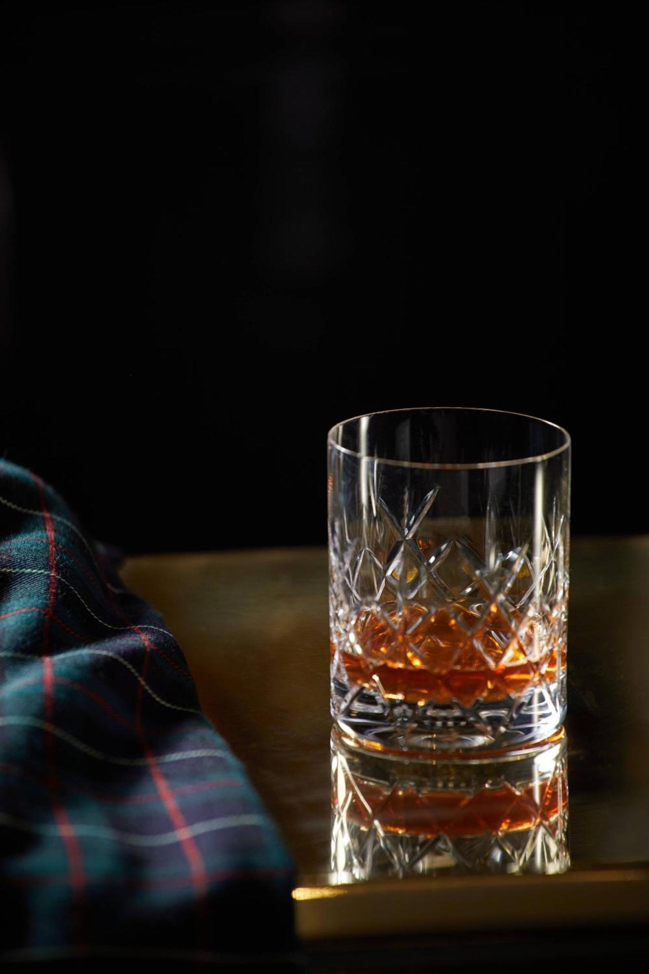 The Park Tower Knightsbridge, A Luxury Collection Hotel, Лондон Экстерьер фото A glass of Scotch whisky