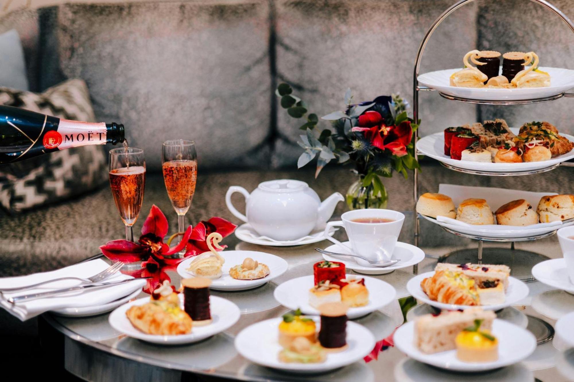The Park Tower Knightsbridge, A Luxury Collection Hotel, Лондон Экстерьер фото Afternoon tea at the Ritz
